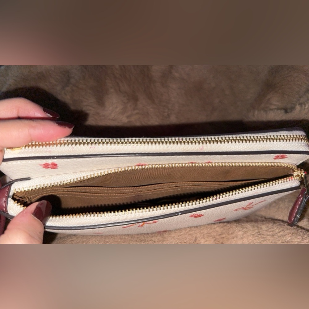 coach double zip bow wallet - Picture 3 of 3